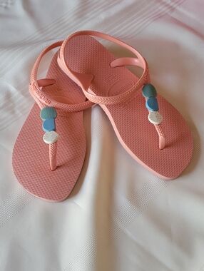 NEW Rare Havaianas Embellished Coral Flip Flops